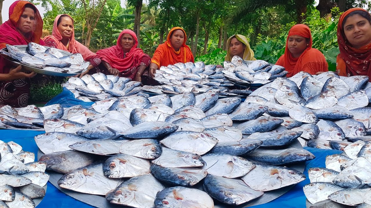 Ever Eat Moon Fish? Super Look Silver Moon Fish Curry Recipe - Sea Moon Fish Cooking in Village