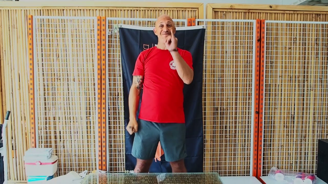Stop Using Two-Handed Signals-  Scuba Diving Hand Signals