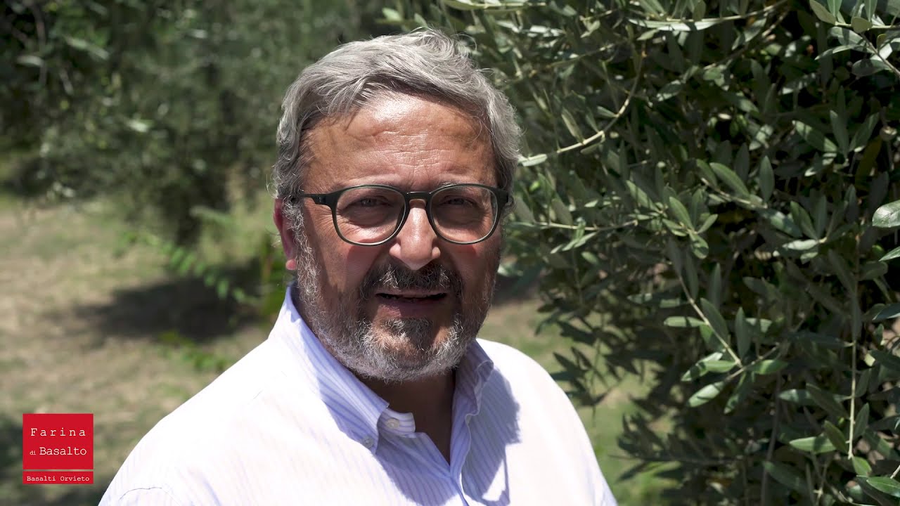 Fabio Primavera parla della FARINA DI BASALTO® per l'agricoltura sostenibile.