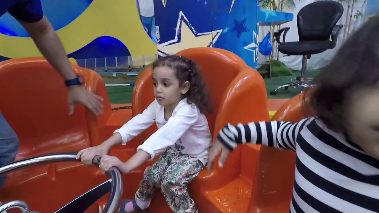 ملاهي سباركيز لعبة قارب السرعة ماريا النهدي دانة العتيبي العاب مائية العرب مول مدينة جدة السعودية