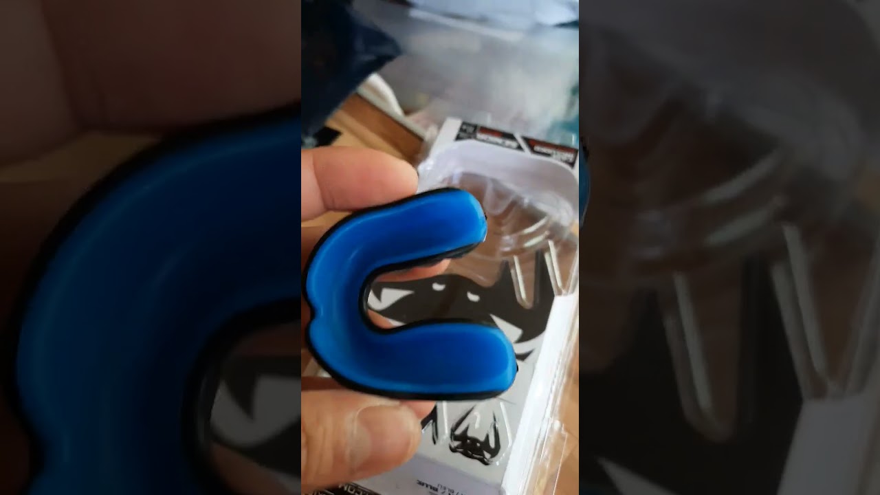 Venum Challenger Mouthguard - Black Version