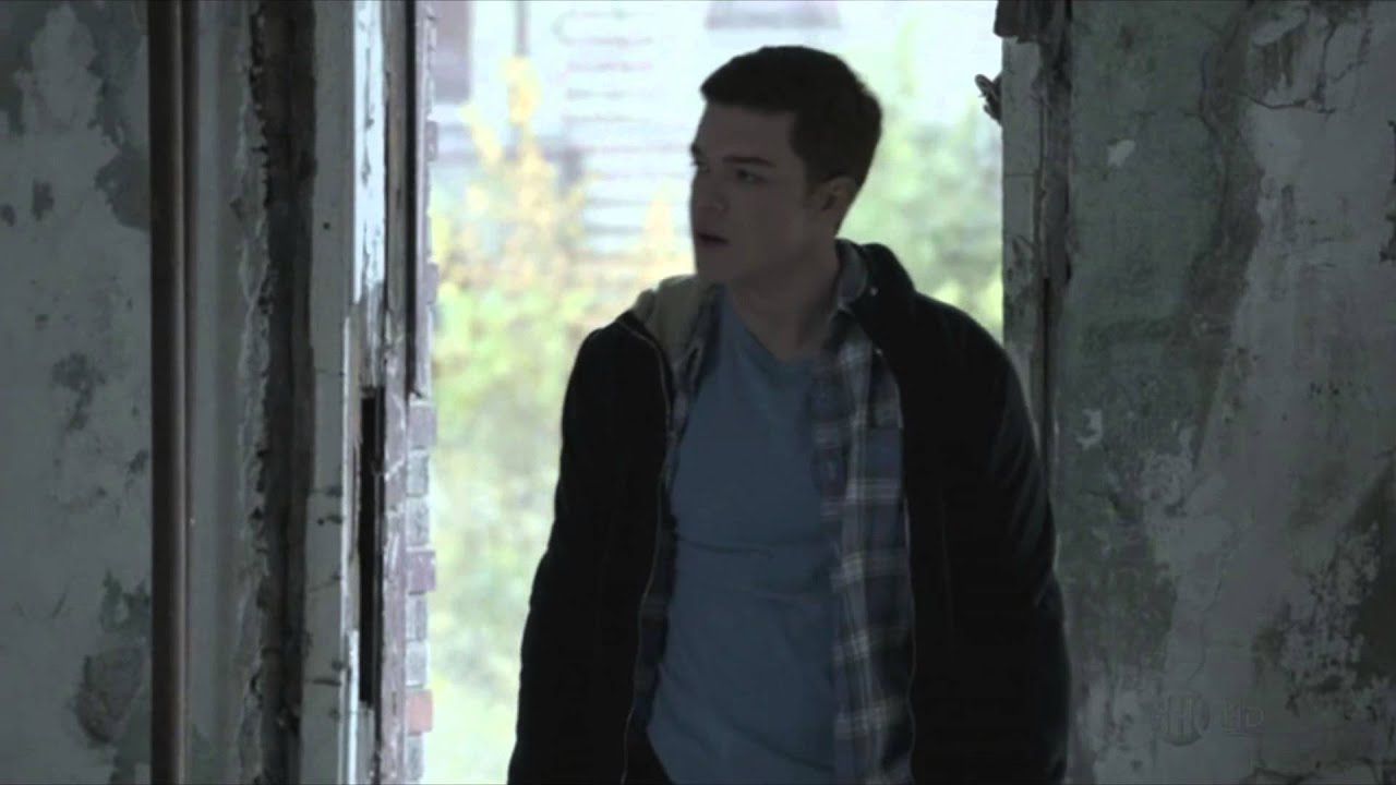 Shameless US Season 3 Ep 9 Mickey & Ian