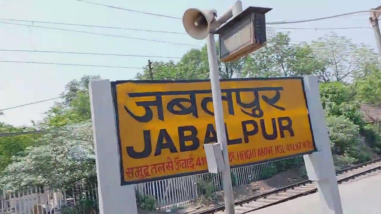 Patna special train arriving at jabalpur station..