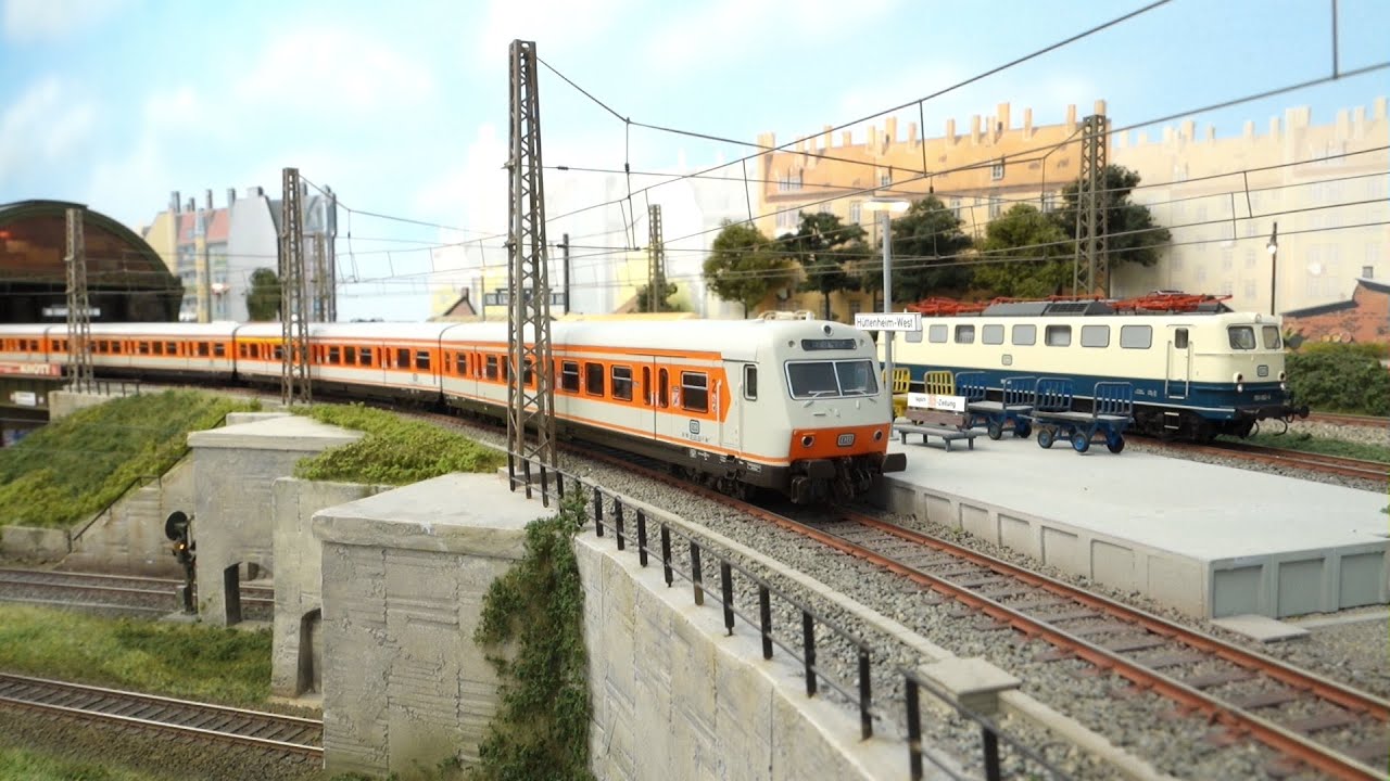 Roco 111 mit S-Bahn und PIKO 150 mit Güterzug im Ruhrgebiet