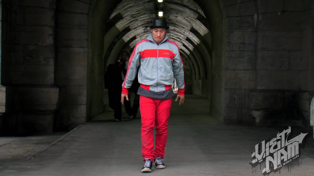 Tony Tran a.k.a. Tony Transformer Freestyles in Paris