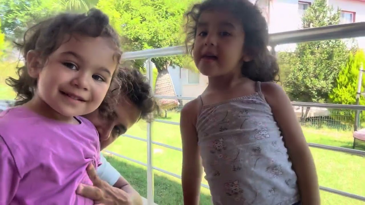 Ananas ekme videosu ile karşinizdayız. Merak ettikleriniz i&ccedil;in izleyiniz.#babyvideos #keşfet #twins