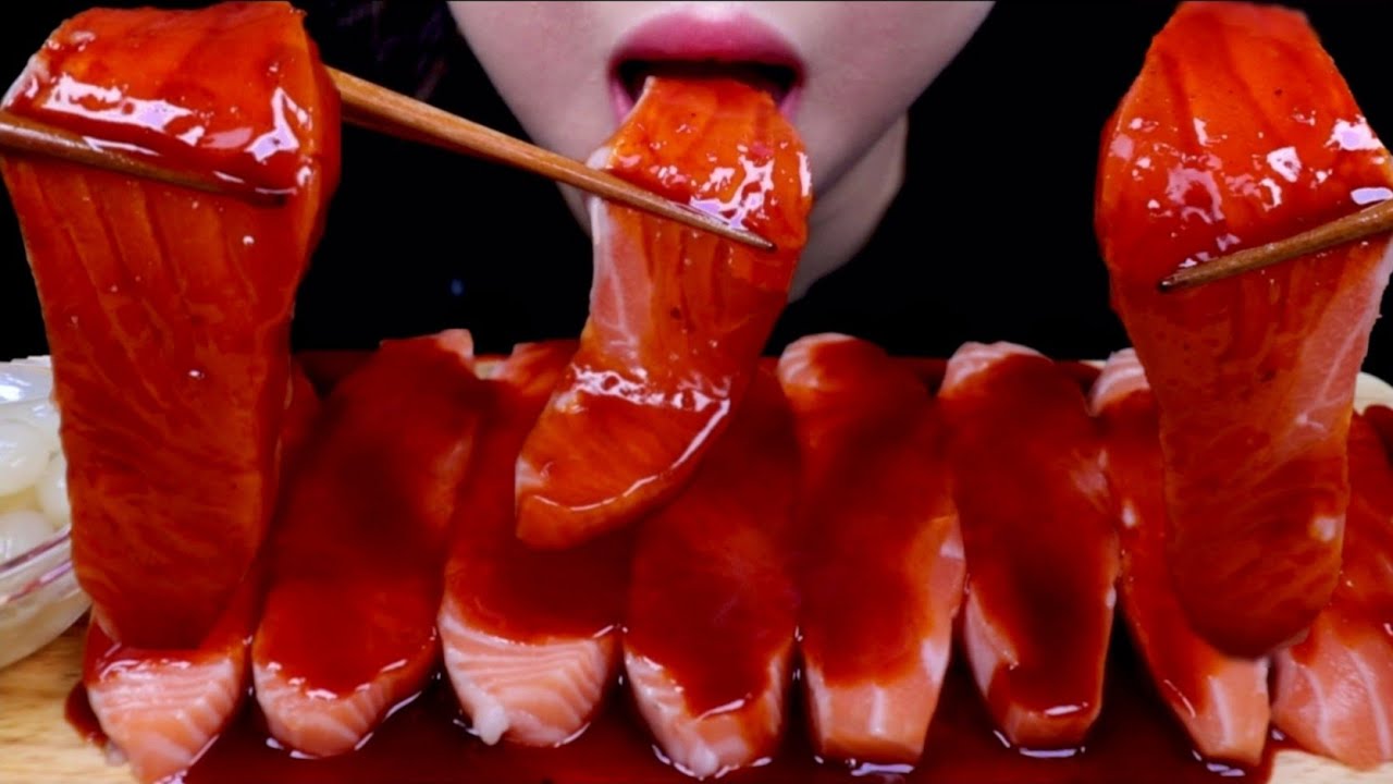 ASMR RAW SALMON 불닭소스 연어 리얼사운드 먹방 EATING SOUND MUKBANG