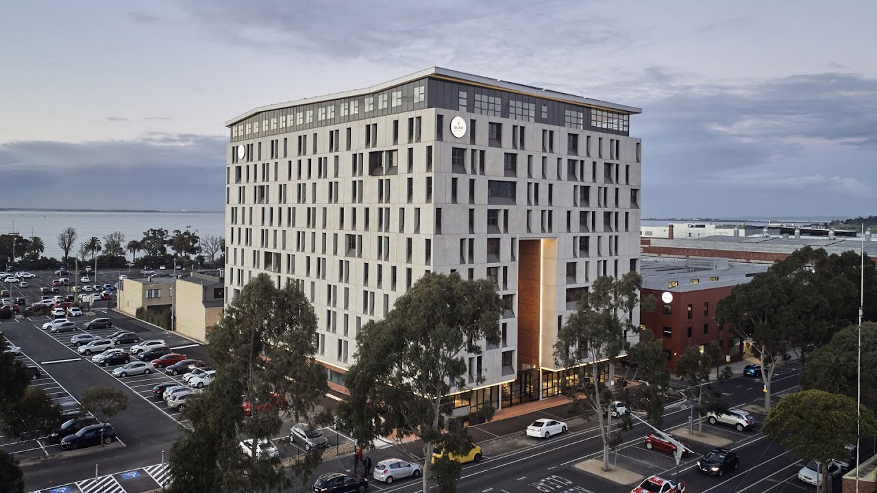 Why live on campus at Geelong Waterfront? Take the tour with resi student Mia.