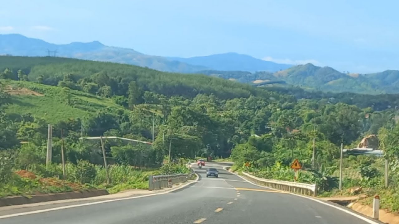 Quốc lộ 24 từ Kon Tum đi Măng Đen