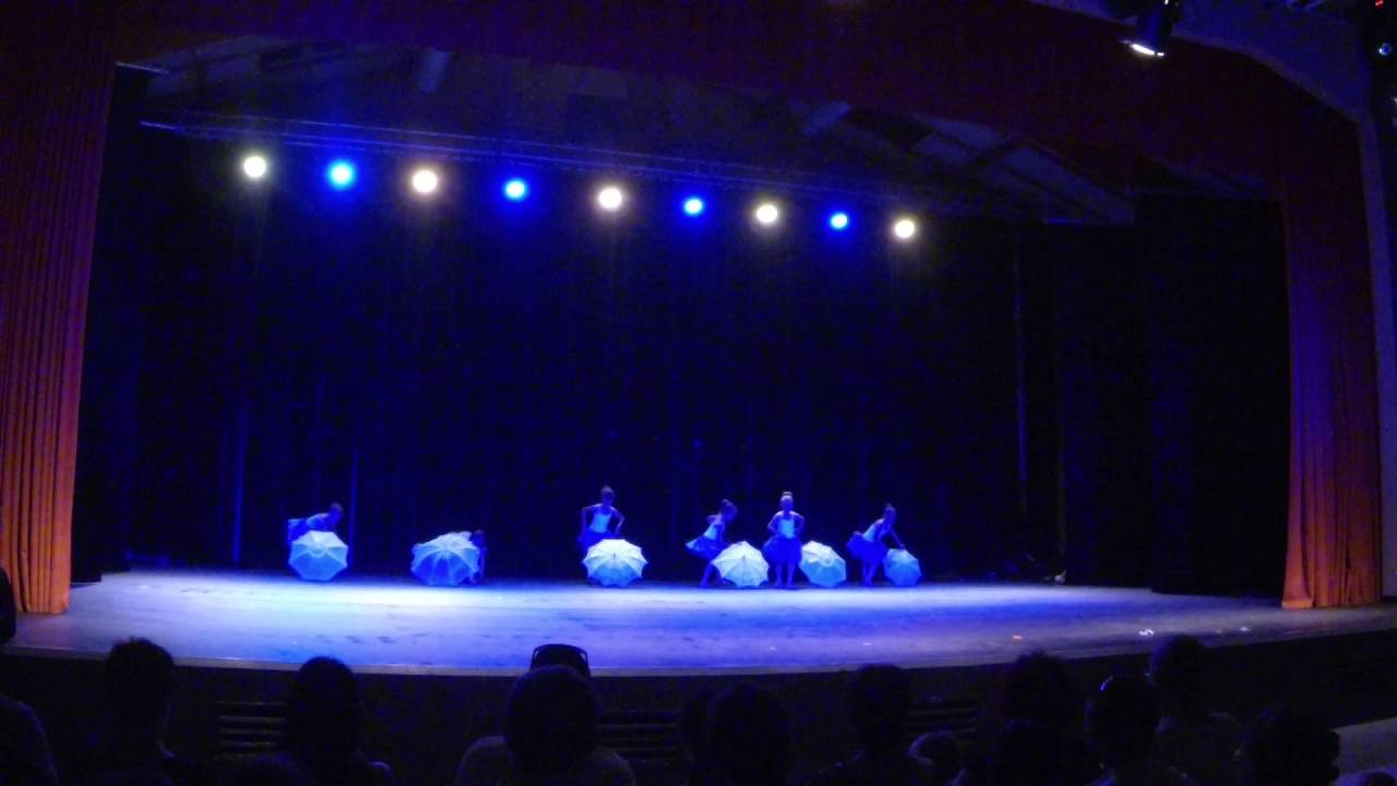 2016 06 25 25 Gala Danse La Fare Emilie Jolie Les Baleines De Parapluie