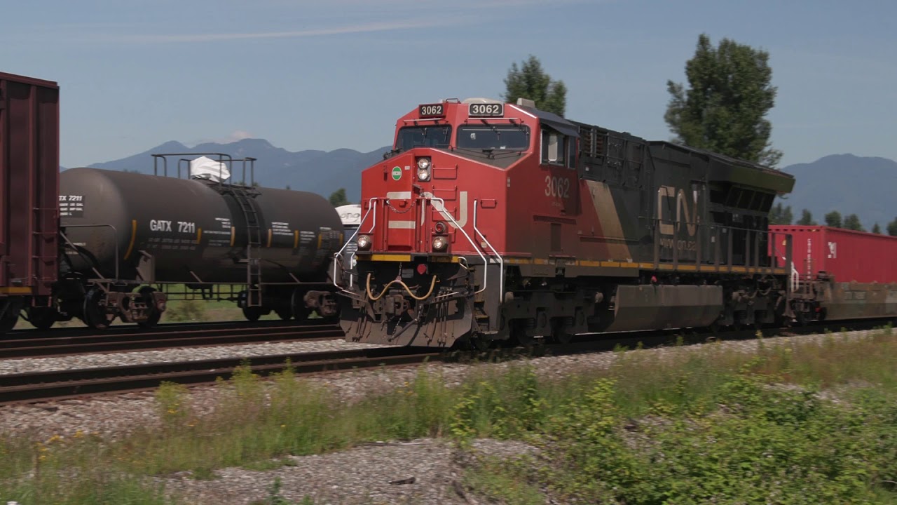SP Trains #1500 CPTrain V89 & CN Train 117 at Sorenson Street, Matsqui, BC   2020 06 18