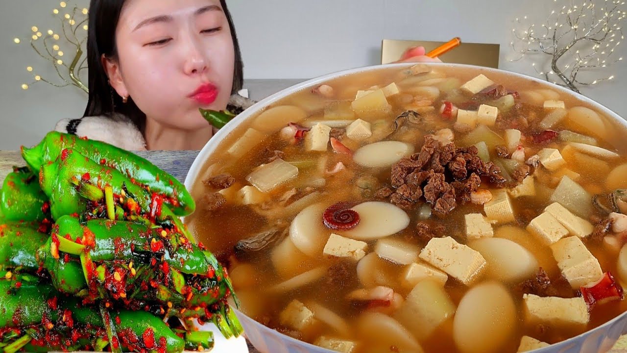 ASMR 새해복 많이 받으세요🙇🏻‍♀️ 설날이니까 탕국에 떡국을 끓여봤어요!! 떡국 고추김치 리얼먹방 :) tteokguk , rice-cake soup MUKBANG