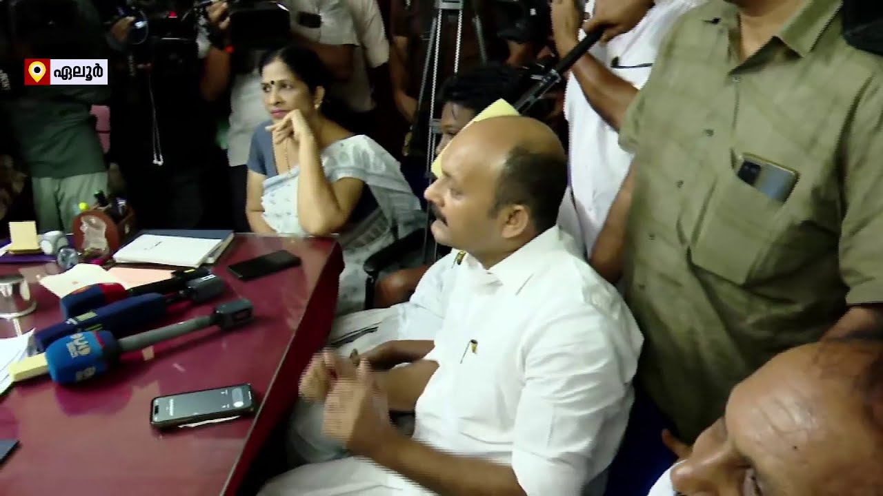 'താൻ എന്തിനാടോ ഇവിടെ ഇരിക്കുന്നത്, ആരെയാ ഈ പറ്റിക്കുന്നേ' | Mohammed Shiyas | Protest