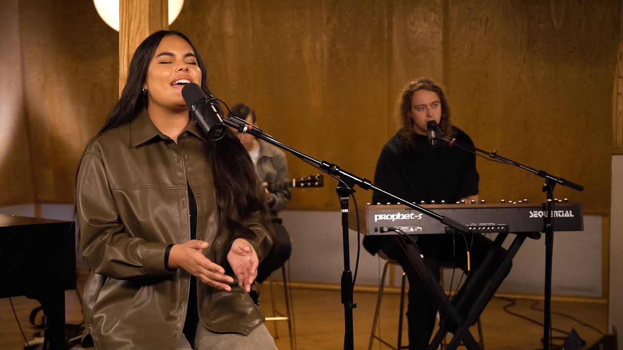Never Walk Alone // Hillsong Worship // Worship Together Session