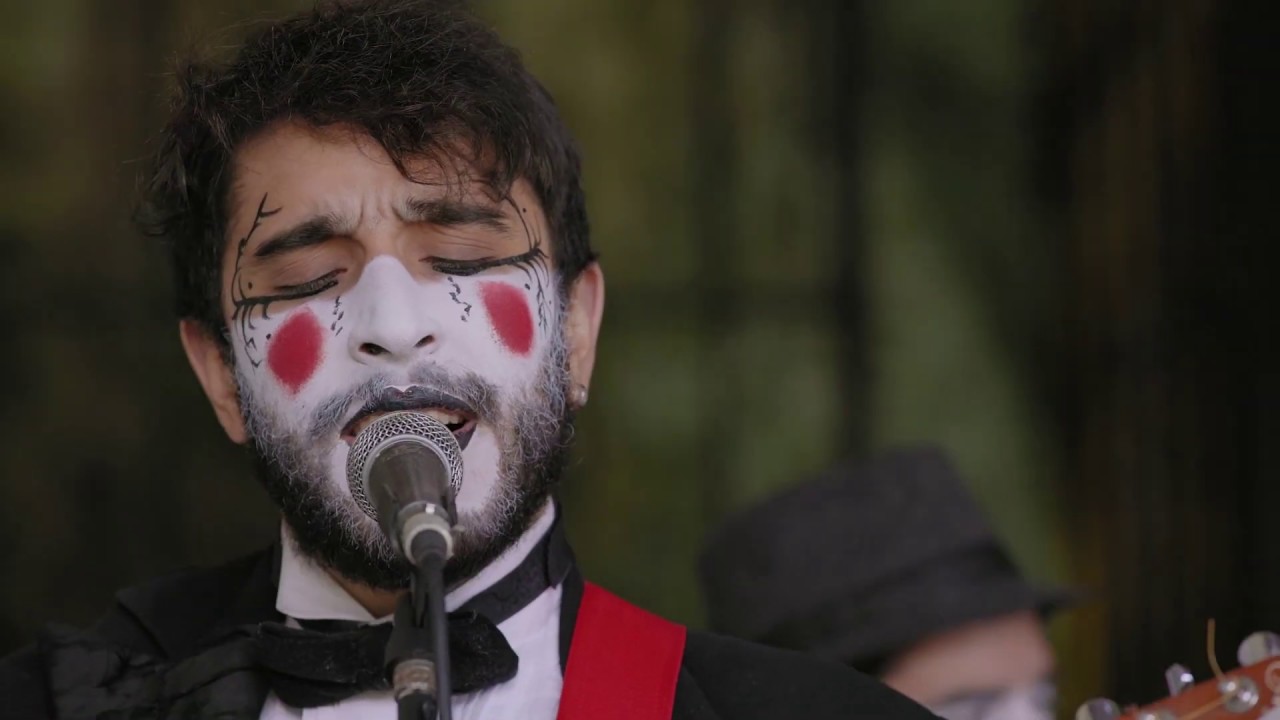 La Tierra Prometida, de Falta y Resto - Los abrazos son instantes decisivos - Ep. X