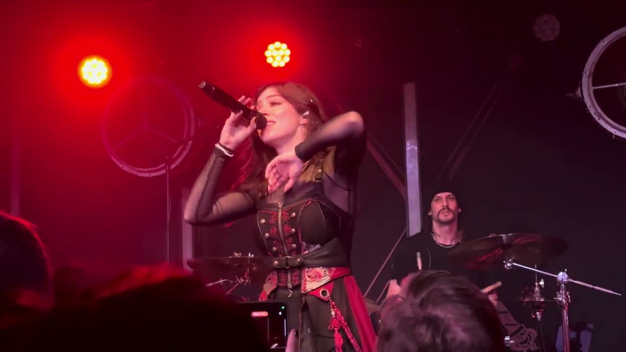 Chrissy Costanza & Voilà - 7 Minutes in Hell (live in Berlin 2024)