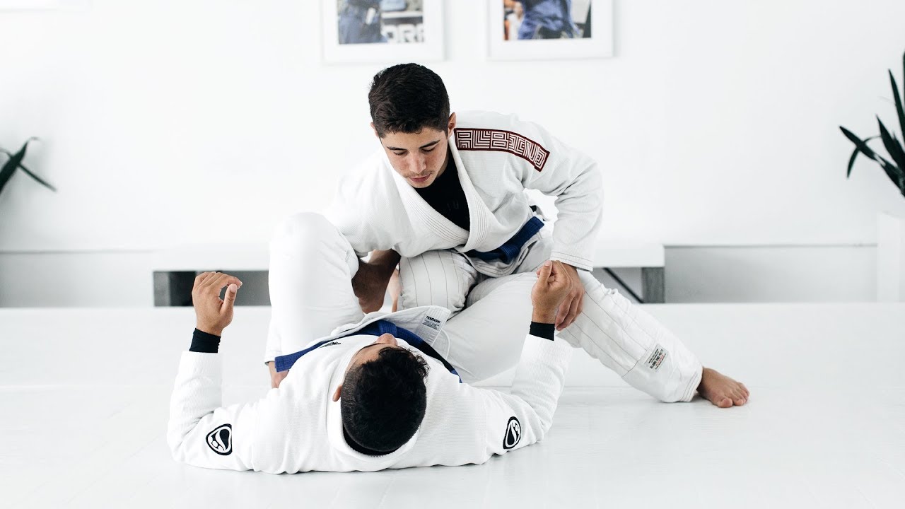 Tainan Dalpra | Passagem Travando a Perna Para a Emborcada | artofjiujitsu.com