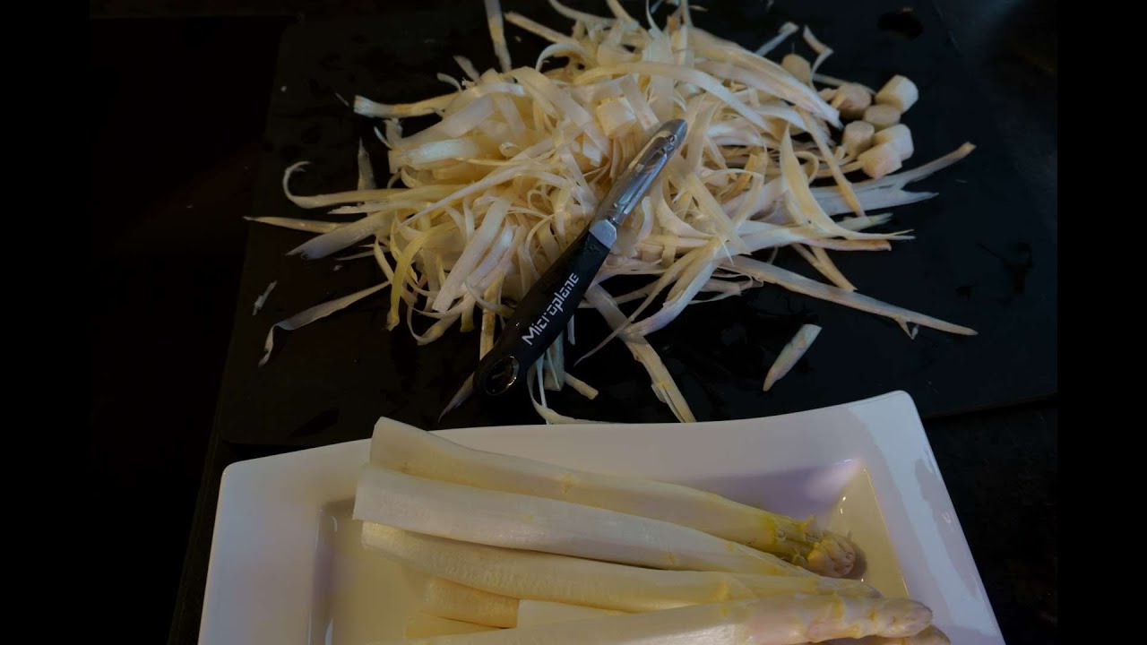 Spargel schälen mit Microplane