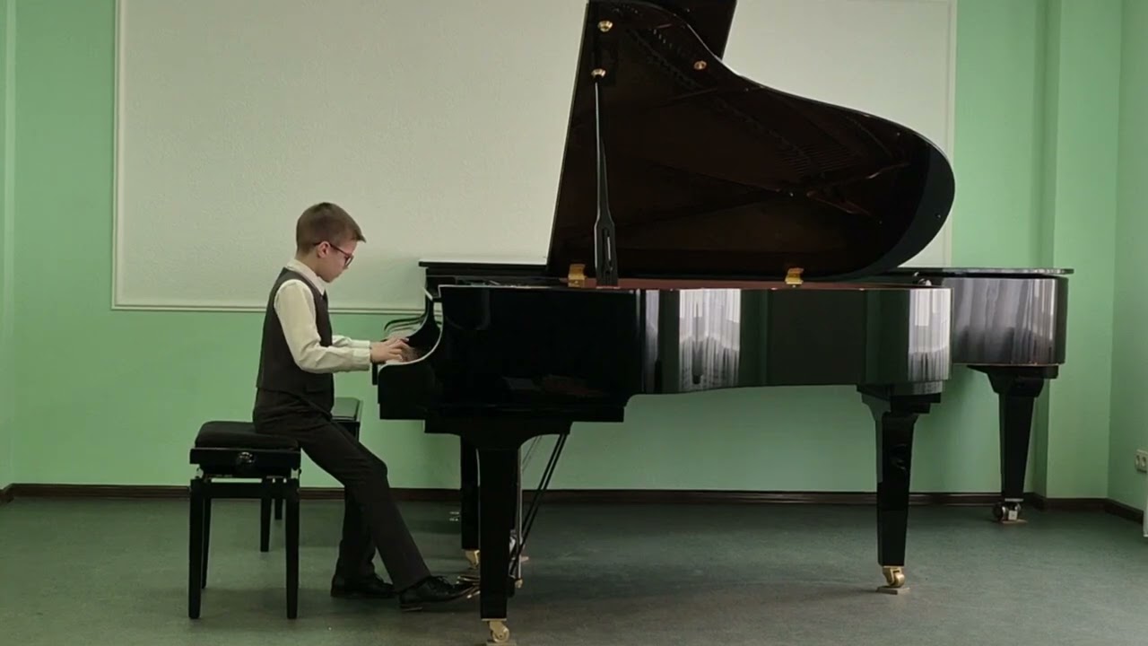 Л.В.Бетховен «Весело - сумно» C-dur (1,20хв.); М.Кармінський «Дорога до храму» g-moll (3хв.)