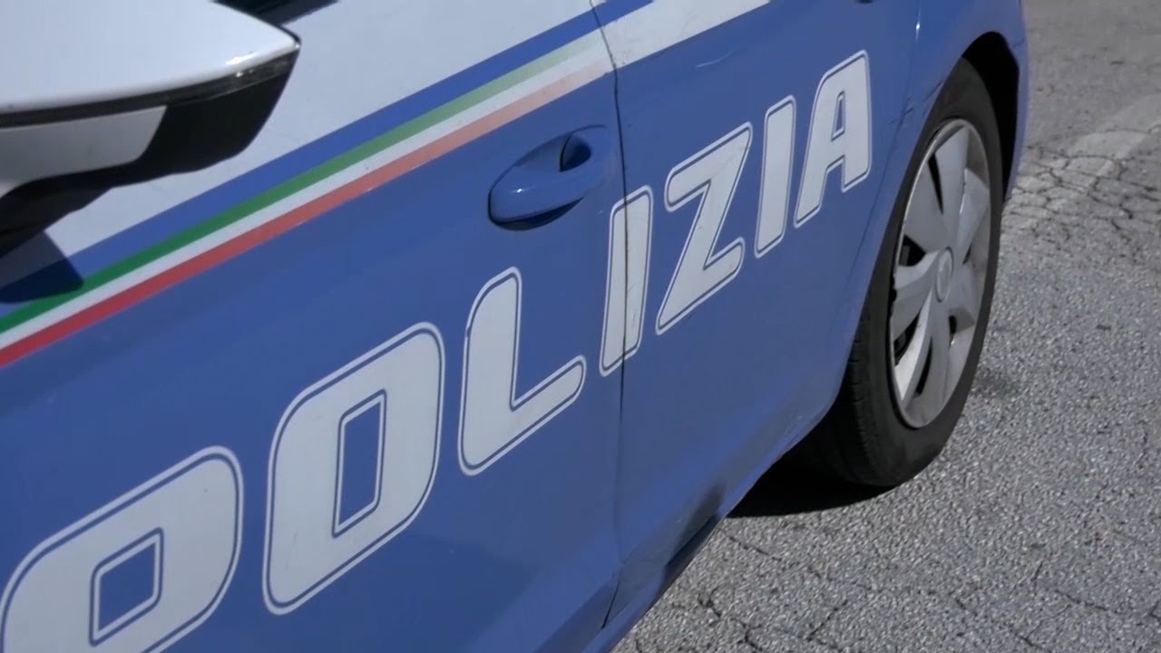 Accoltella il padre per difendere la madre: arrestato 17enne