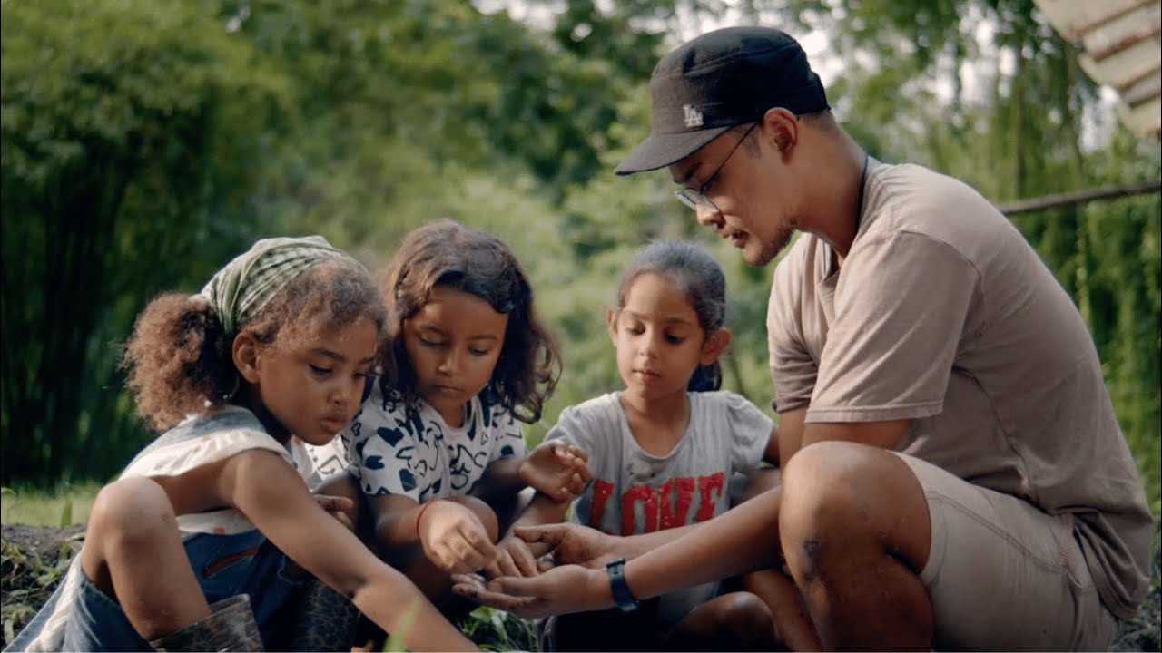 Green Minds, Bright Futures