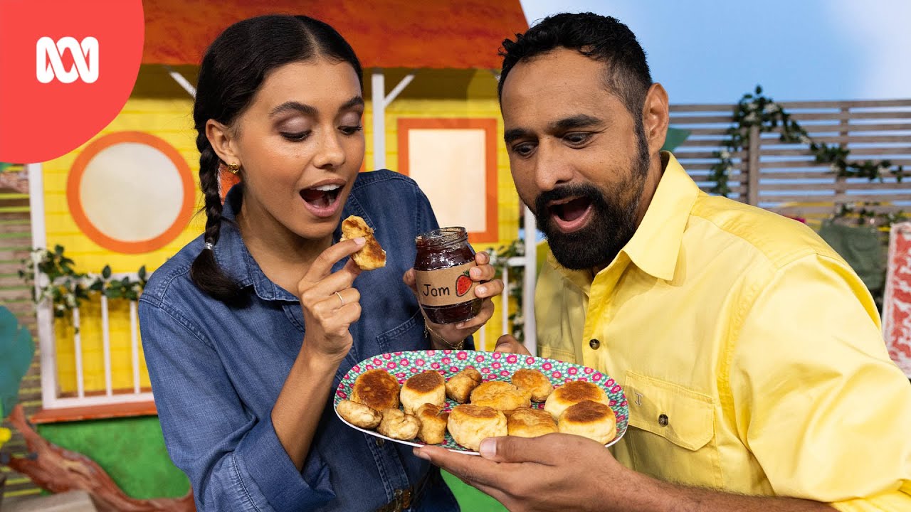 Making Delicious Johnny Cakes With Play School!