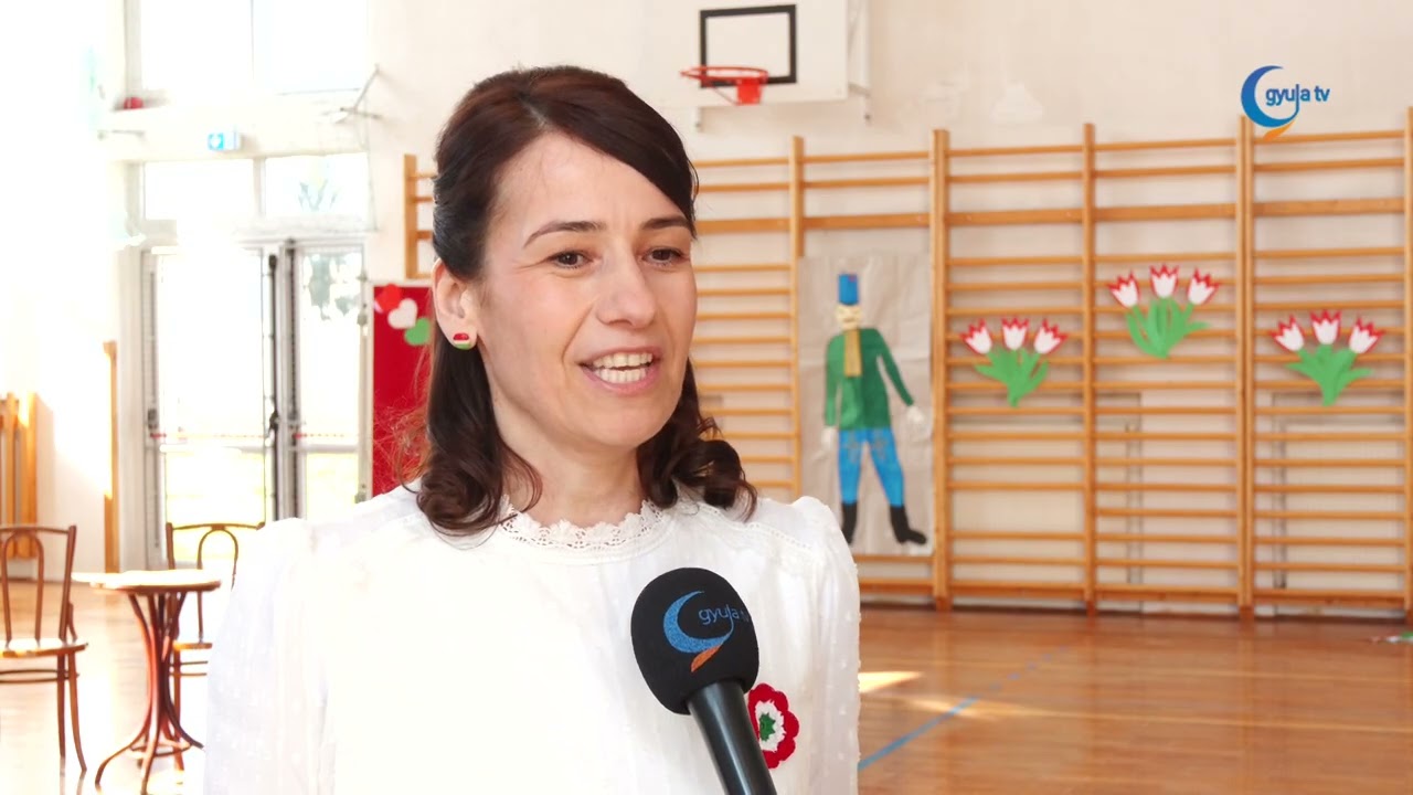 A Bay iskola harmadik osztályos diákjainak műsorával emlékeztek március 15-ére
