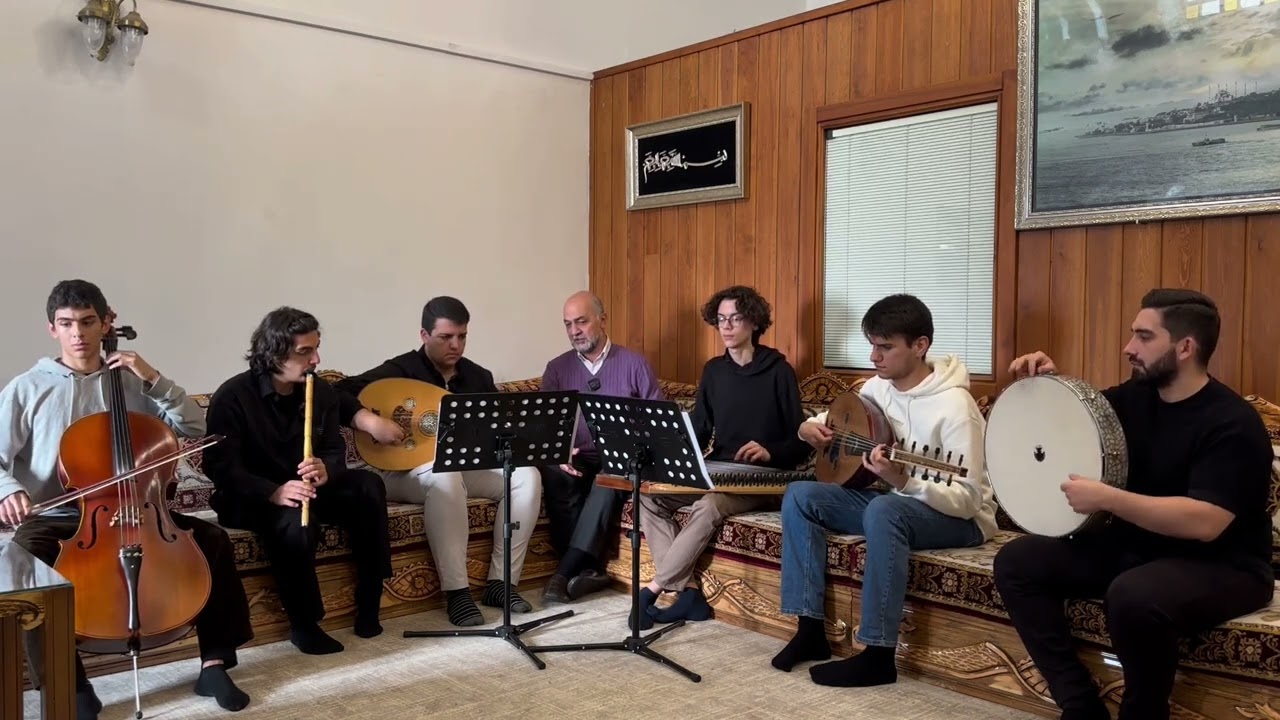Aşkın ile aşıkın mecnun olsun