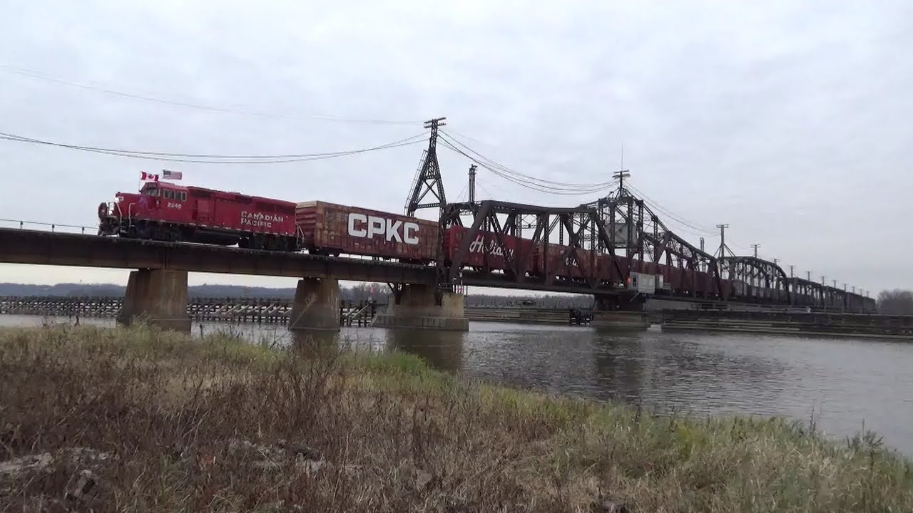 Chasing The CPKC Holiday Train 11/27/24