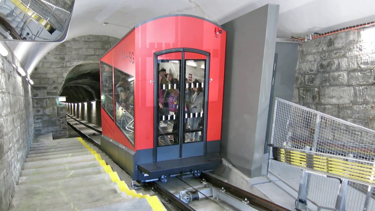 Standseilbahn 9000.01 St. Gallen Mühlegg - Einfahrt in die Bergstation - funicular