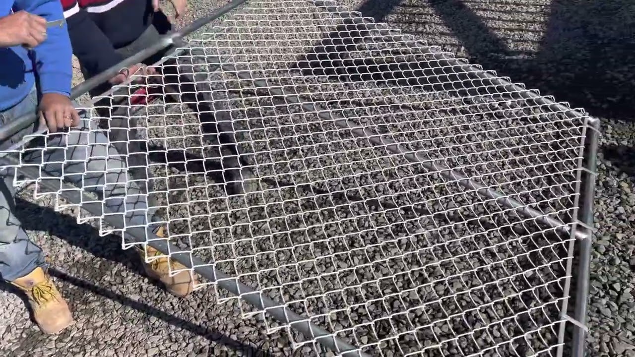 C&Oacute;MO ARMAR UNA PUERTA DE MALLA. How to build chain Link Gate.