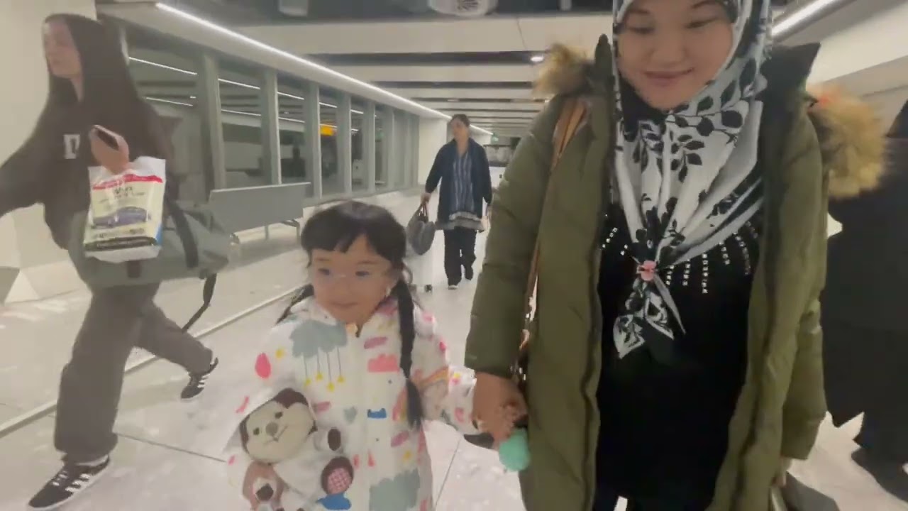 Zara Goes To London : Videoclip 1 (19th Dec.2025) 7:59pm 