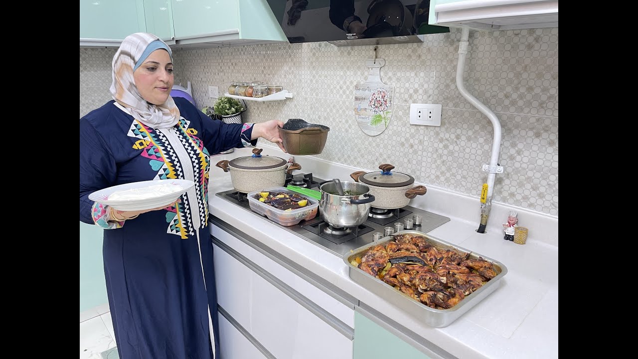 الناس بتصحي تقول يا فتاح يا عليم وانا بصحي علي الفطار والمواعين