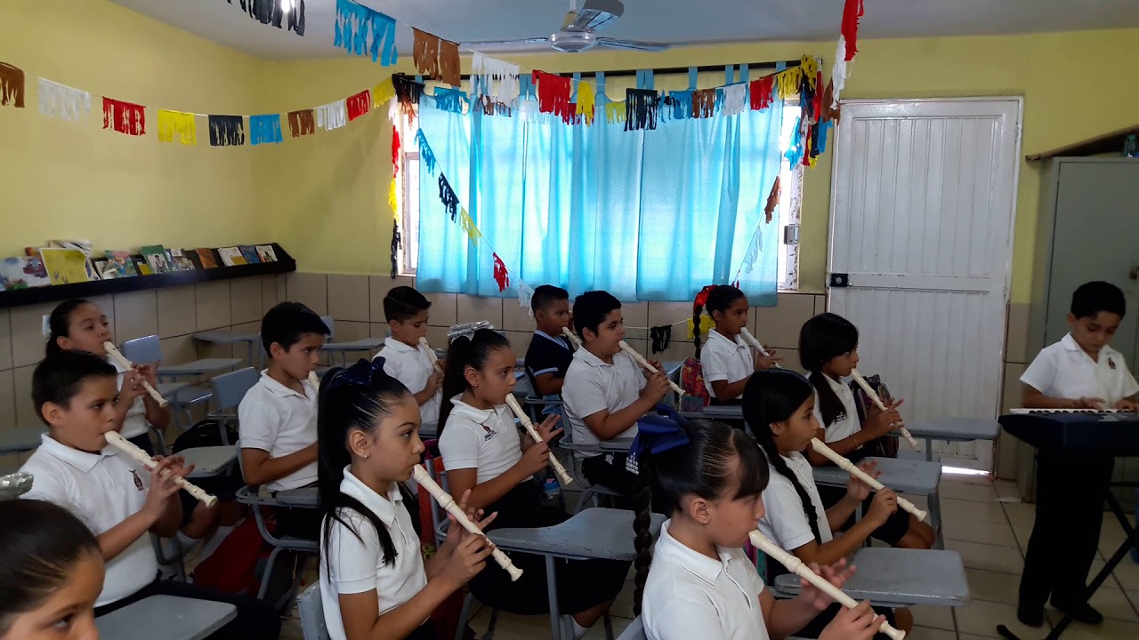 La marcha de los santos en flauta dulce, melódica y guitarra.
