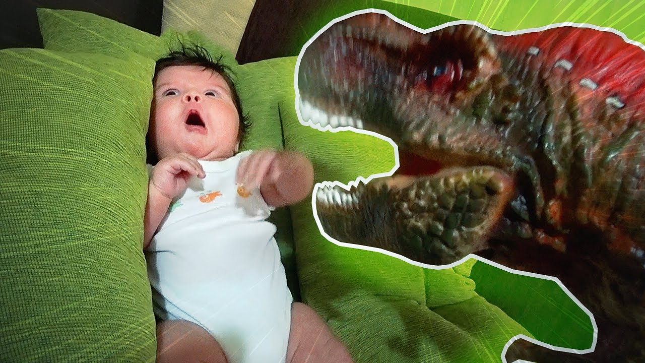 DINOSSAURO REAGINDO A BEBÊ LAURA!! Achou que era Bebê Reborn? Reação Engraçada do Méidossauro 