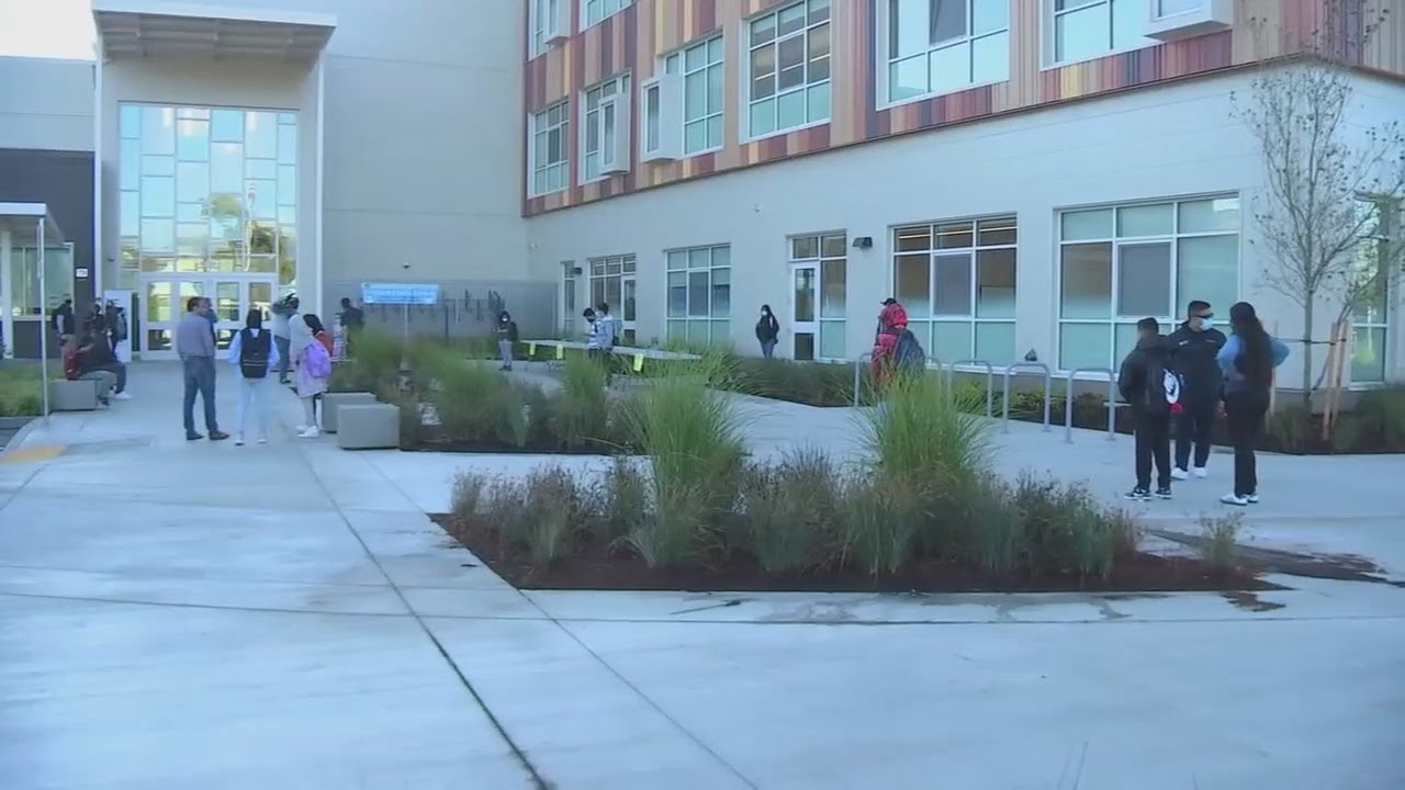Back to class for students in Oregon's largest school district
