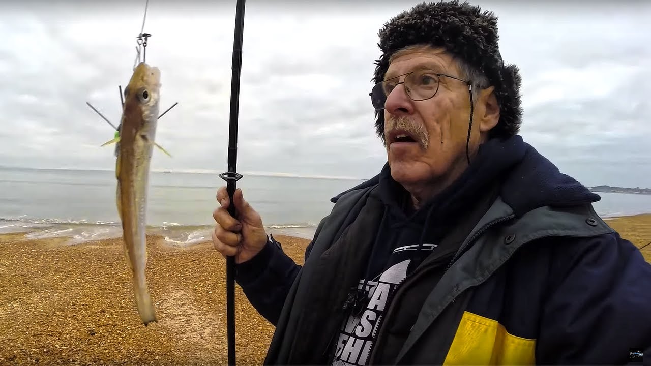 WINTER BEACH FISHING With WORMS AS BAIT