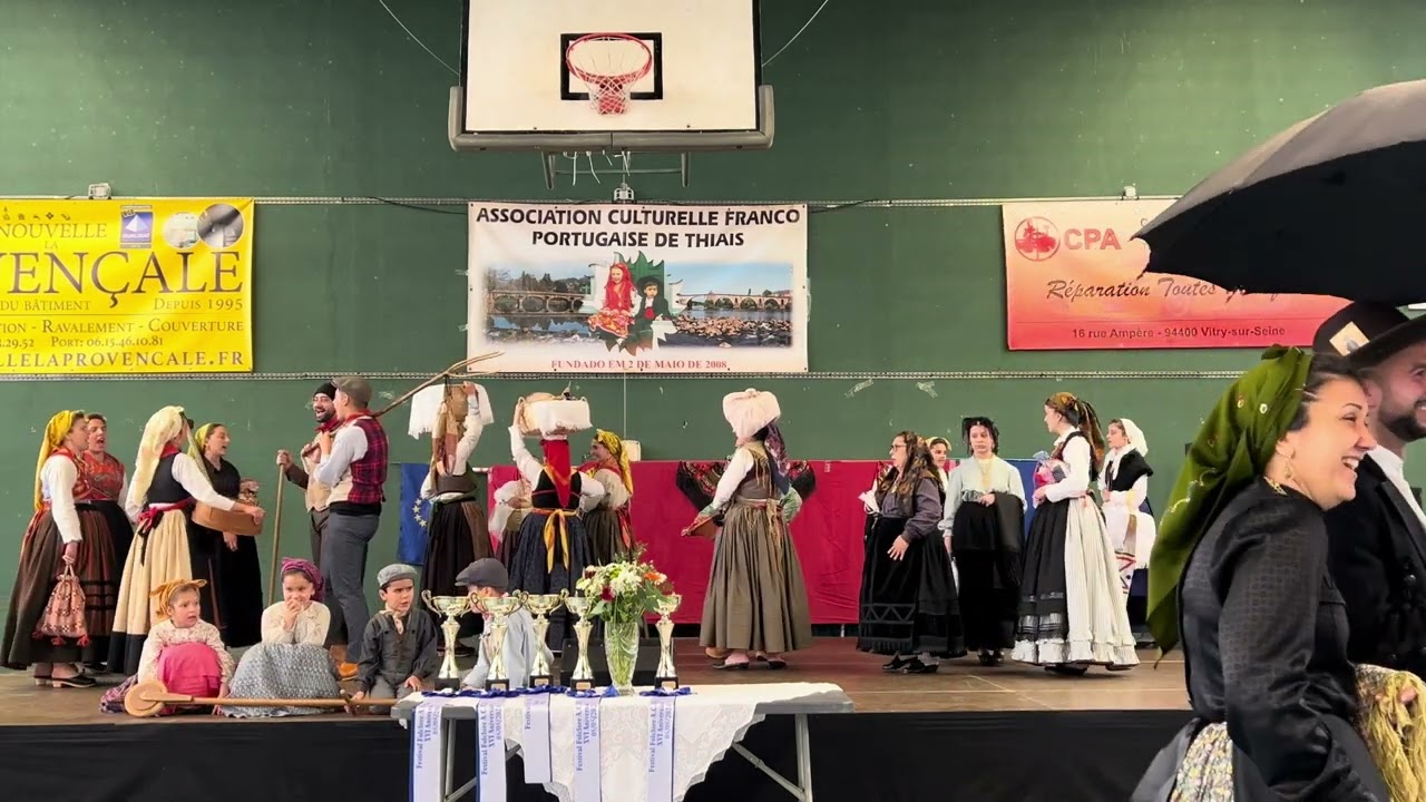 Povo da Nobrega de Creteil//Entrada