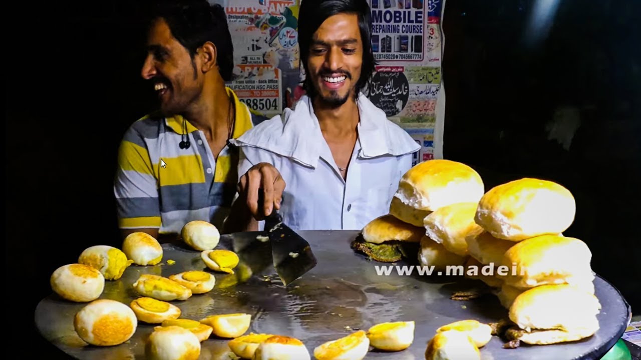 WORLD'S NO 1 Omlet Pav | Teena Marg Govandi | MUMBAI STREET FOOD | FOOD & TRAVEL TV