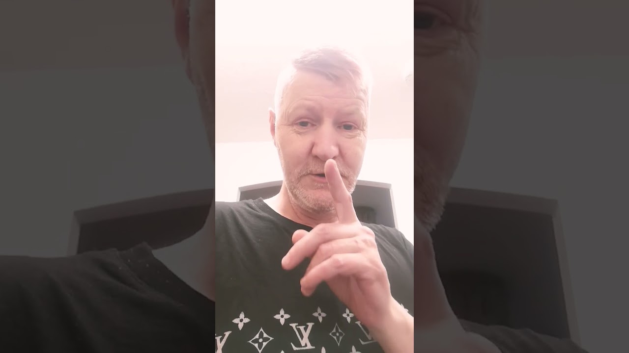 Ладно, ребята, надеюсь, вы все отлично проведете выходные со своими семьями. Никогда не верьте вс...