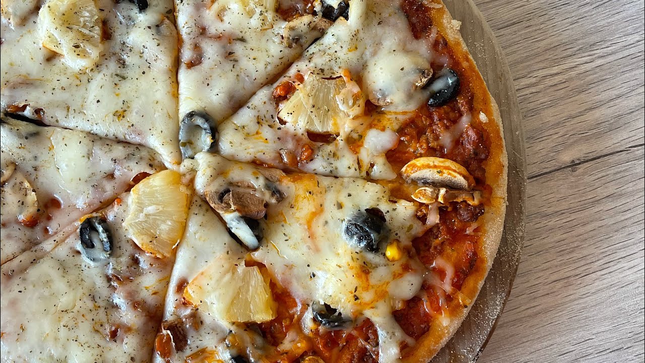 Pizza met tomatensaus