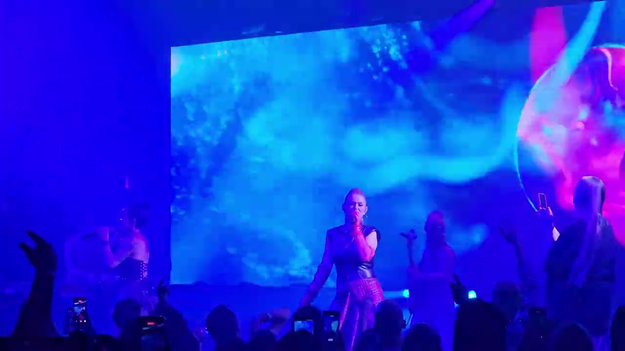 t.A.T.u  - You and I  - La Maraka CDMX 