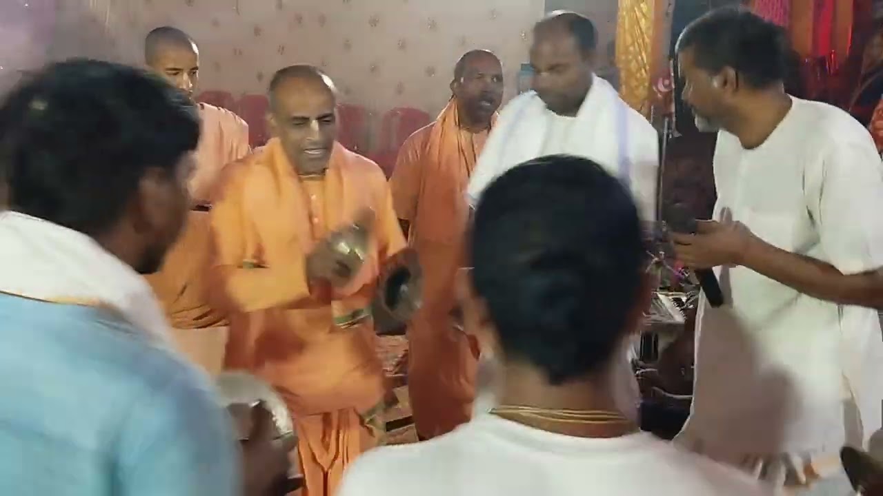 Astaprahari kirtan by iskcon sankirtan department 