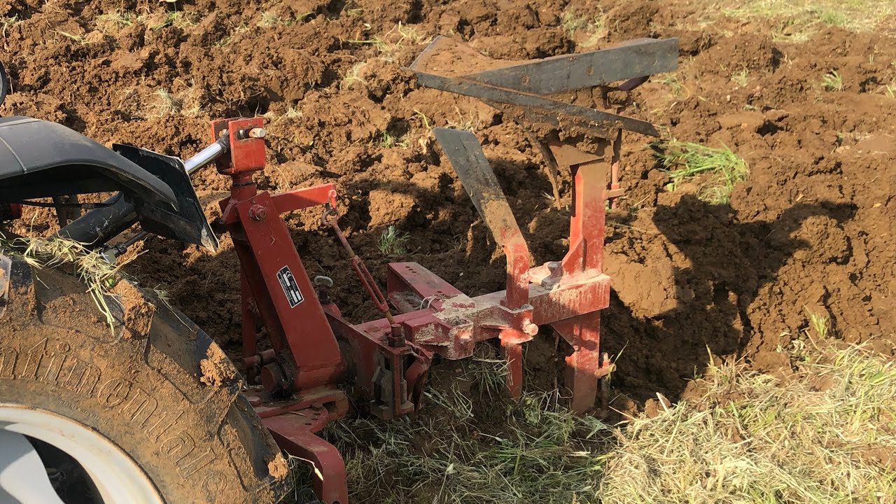 Cosa ne pensate di questa aratura? Scrivetelo nei commenti @Agri957  @SDFFarmingTechnologySince1927 #aratura #trattore