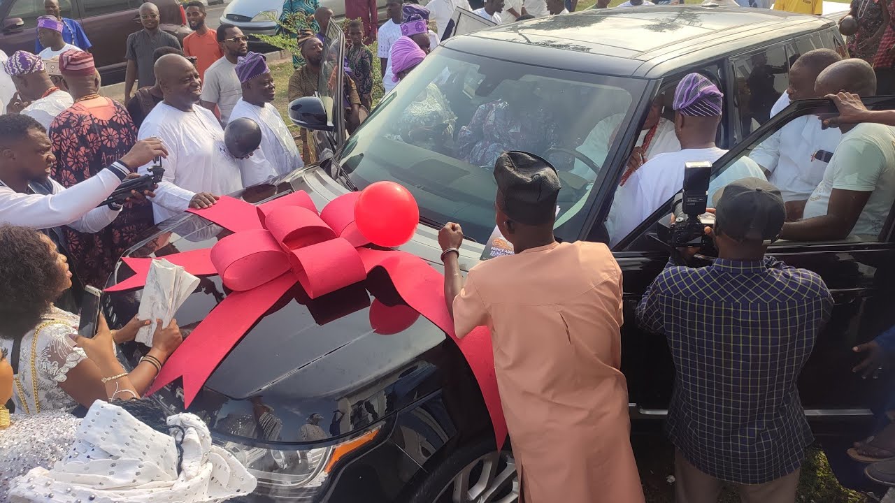 WATCH EMOTIONAL MOMENT WHEN OONI OF IFE FATHER GIVE HIS FIRST SON RANGE ROVER FOR HIS BIRTHDAY GIFT