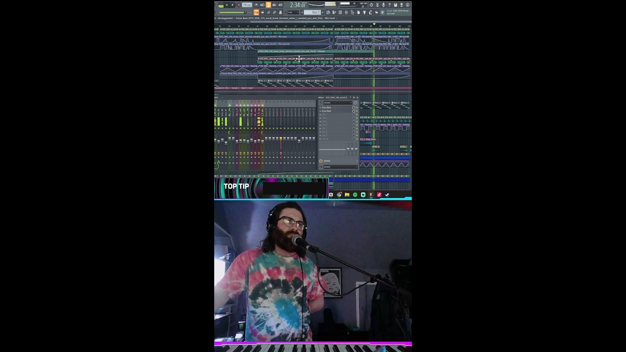 Mixing Tech House (Portrait)