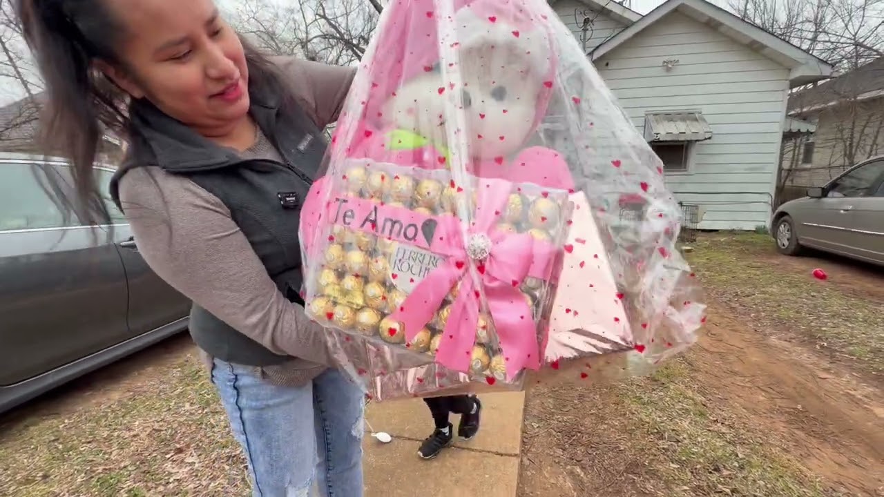 Mi esposa le gustó mucho su regalo 🎁 🎈 🎂 y  Feliz Día De San Valentín ❤️💕💕para Todos 