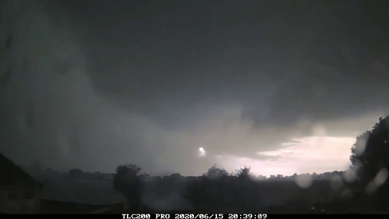 Supercell thunderstorm approaches Irlam, UK: 15th June 2020