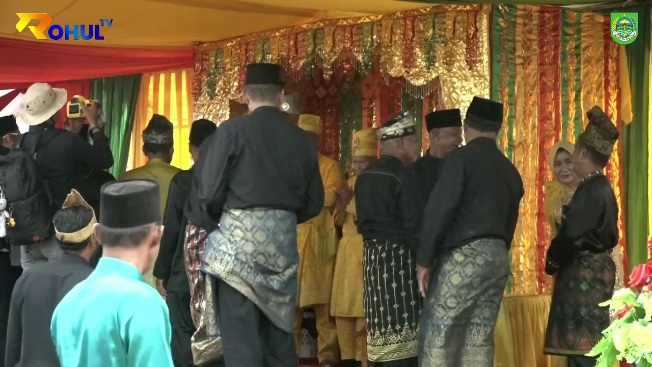 MAJELIS PERISTIADATAN PENOBATAN-PENABALAN RAJO KUNTO DARUSSALAM JUNJUNGAN ADAT TENGKU M. ROEM