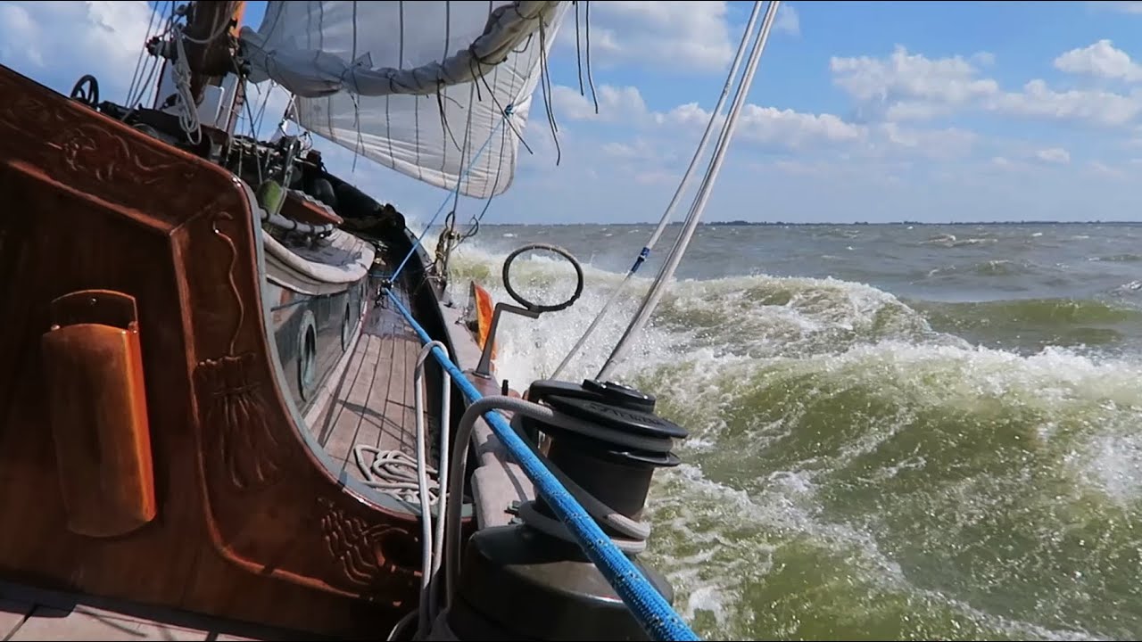 De zeilen strijken voor Hindeloopen - Lemsteraak Wadwaai 2022-09